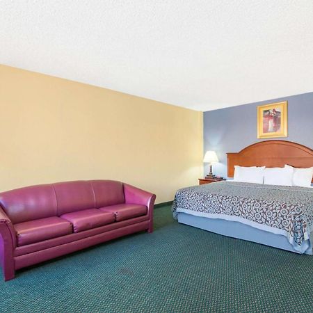 Blue Way Inn & Suites Wichita East Exteriör bild